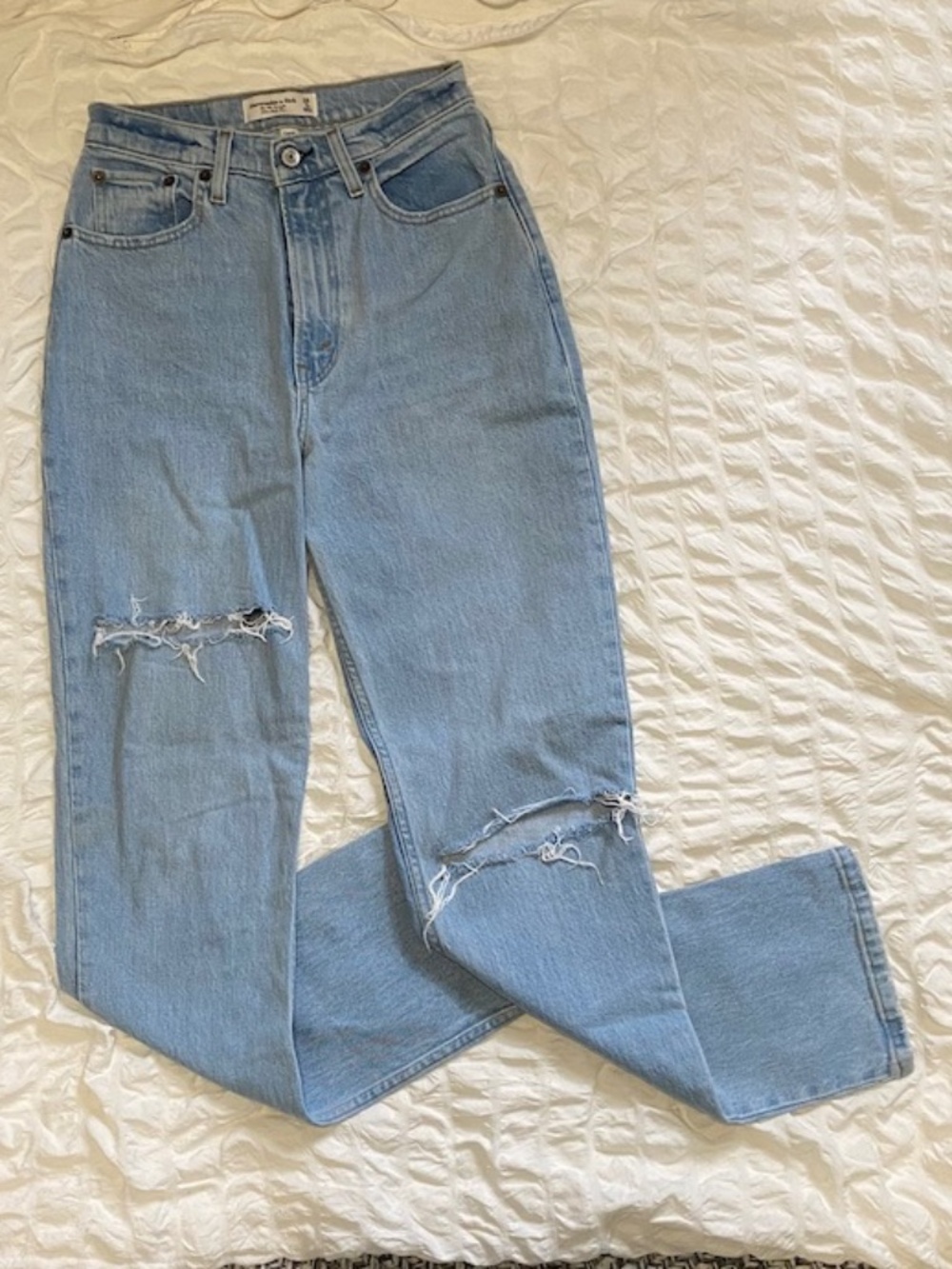 Abercrombie "The '90s Straight" Ultra High Rise Jeans - Size 26 (Curve Love)